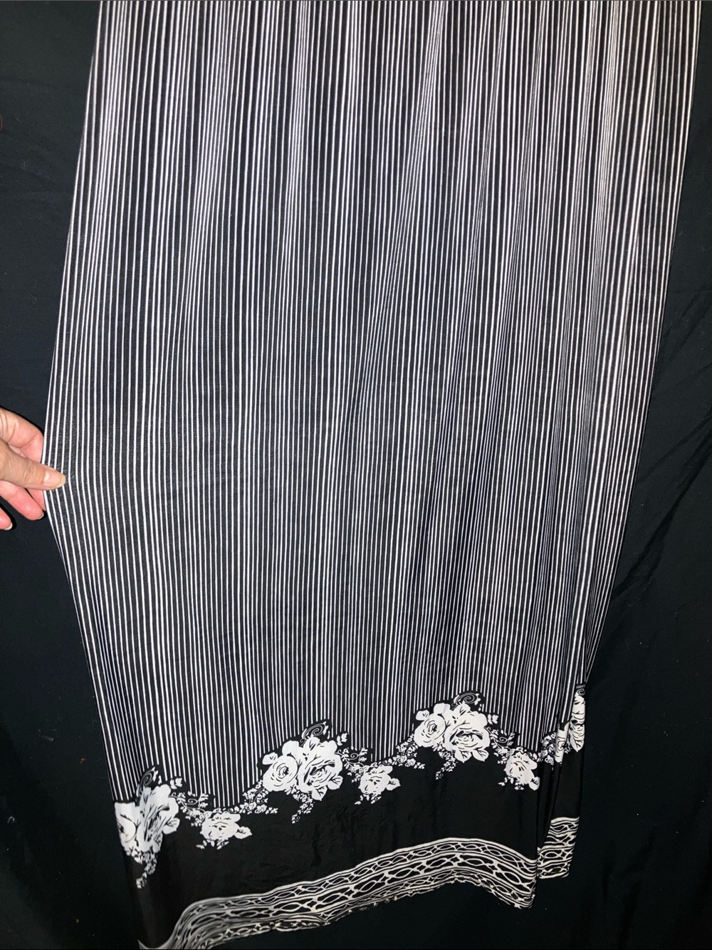 Sleeveless Black & White Floral-Trim Maxi Dress - Picture 4 of 7